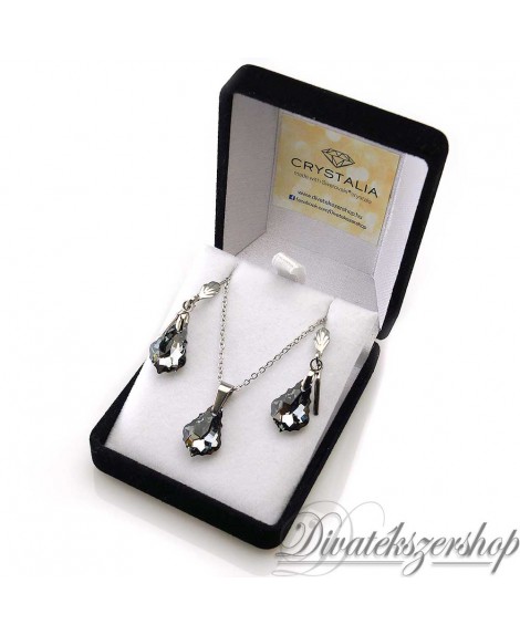 Swarovski kristály Füst színű barokk szett díszdobozban 16mm es medállal Swarovski kristály Füst színű barokk szett díszdobozban 16mm es medállal